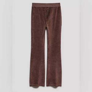 aritzia kiera flared sweatpants in rich mocha brown velvet